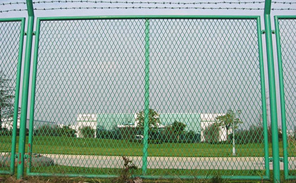 钢板护栏网 钢板护栏网