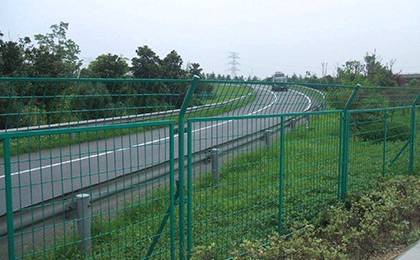 高速公路护栏网 高速公路护栏网
